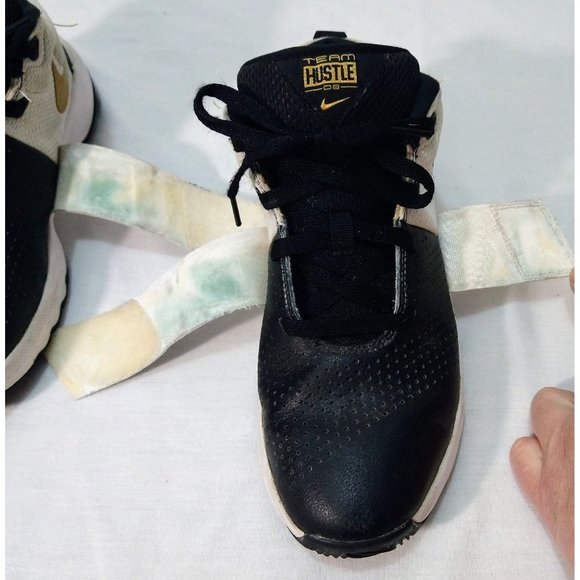 Nike Team Hustle D8 Basketball Shoes Sneakers White 881941-009 Boys Youth Size 7 - Picture 10 of 11